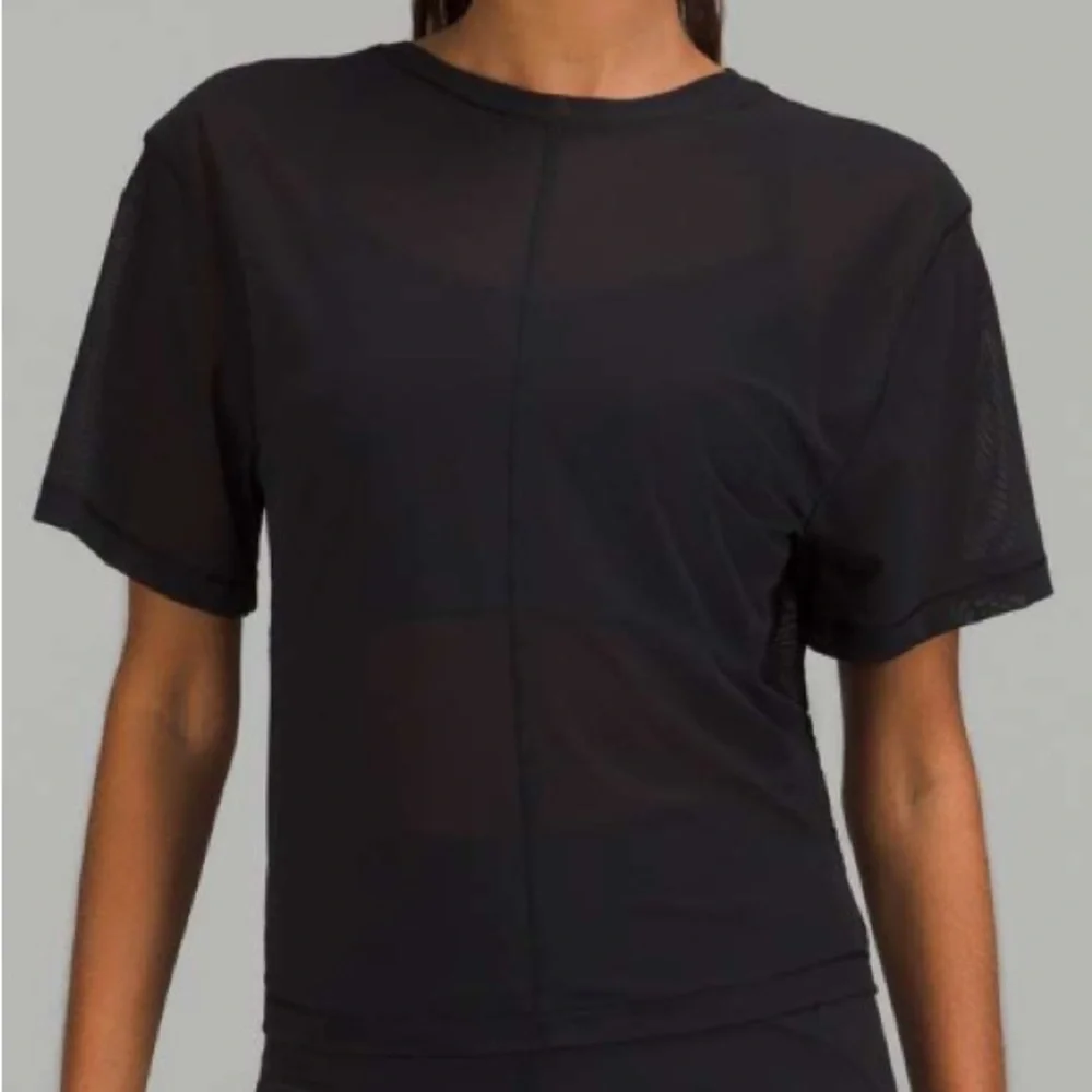 Lululemon Lightweight Mesh Reversible Yoga T-Shirt‎ Sheer Short Sleeve Black 2
